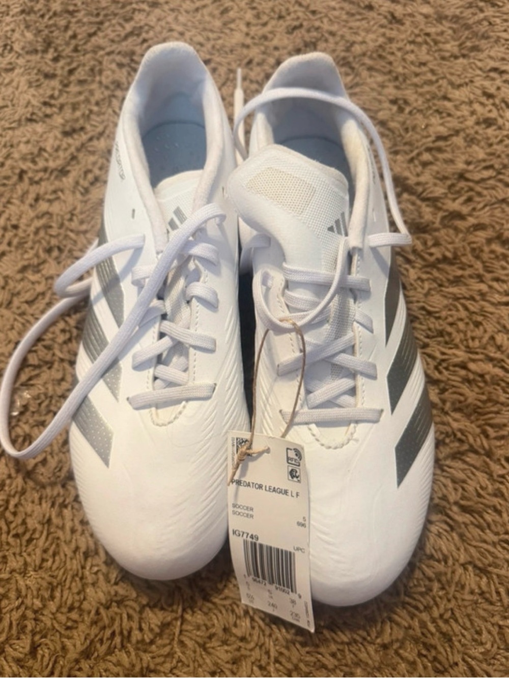 adidas White & Silver Predator FG Women's Soccer Cleats 5 1/2 nwt